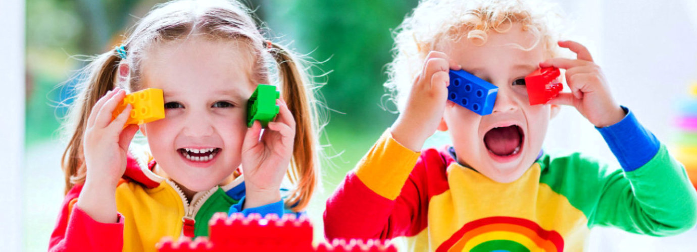 kids playing blocks